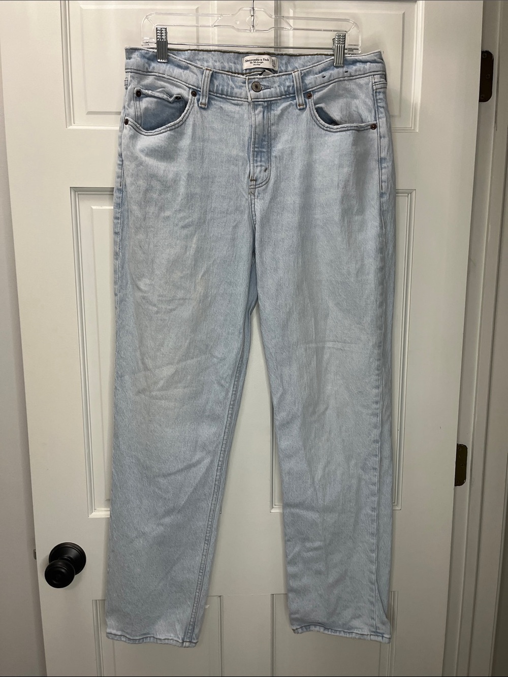 Abercrombie & Fitch The 90s Straight Mid-Rise Light Wash Jeans - Size 12